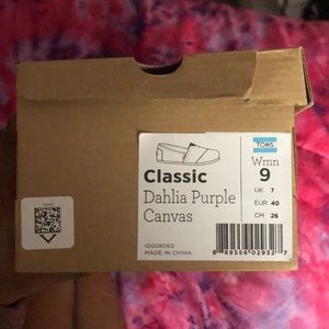 toms. Never worn too big for me. brand new